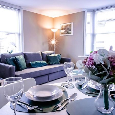 Lord Street - 2 Beautiful Apartments - Sleep Up To 14 Guests - By Rework Accommodation Chester Dış mekan fotoğraf