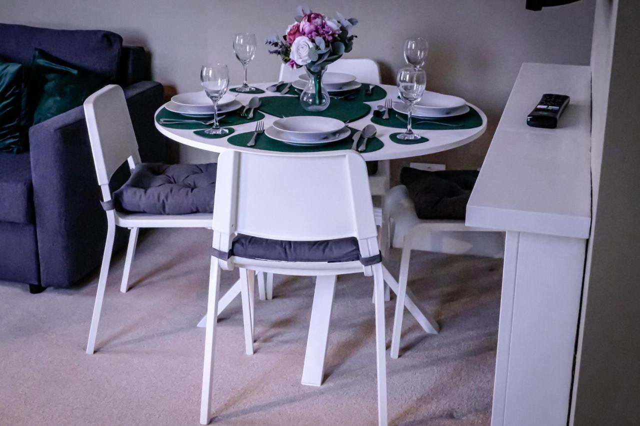 Lord Street - 2 Beautiful Apartments - Sleep Up To 14 Guests - By Rework Accommodation Chester Dış mekan fotoğraf