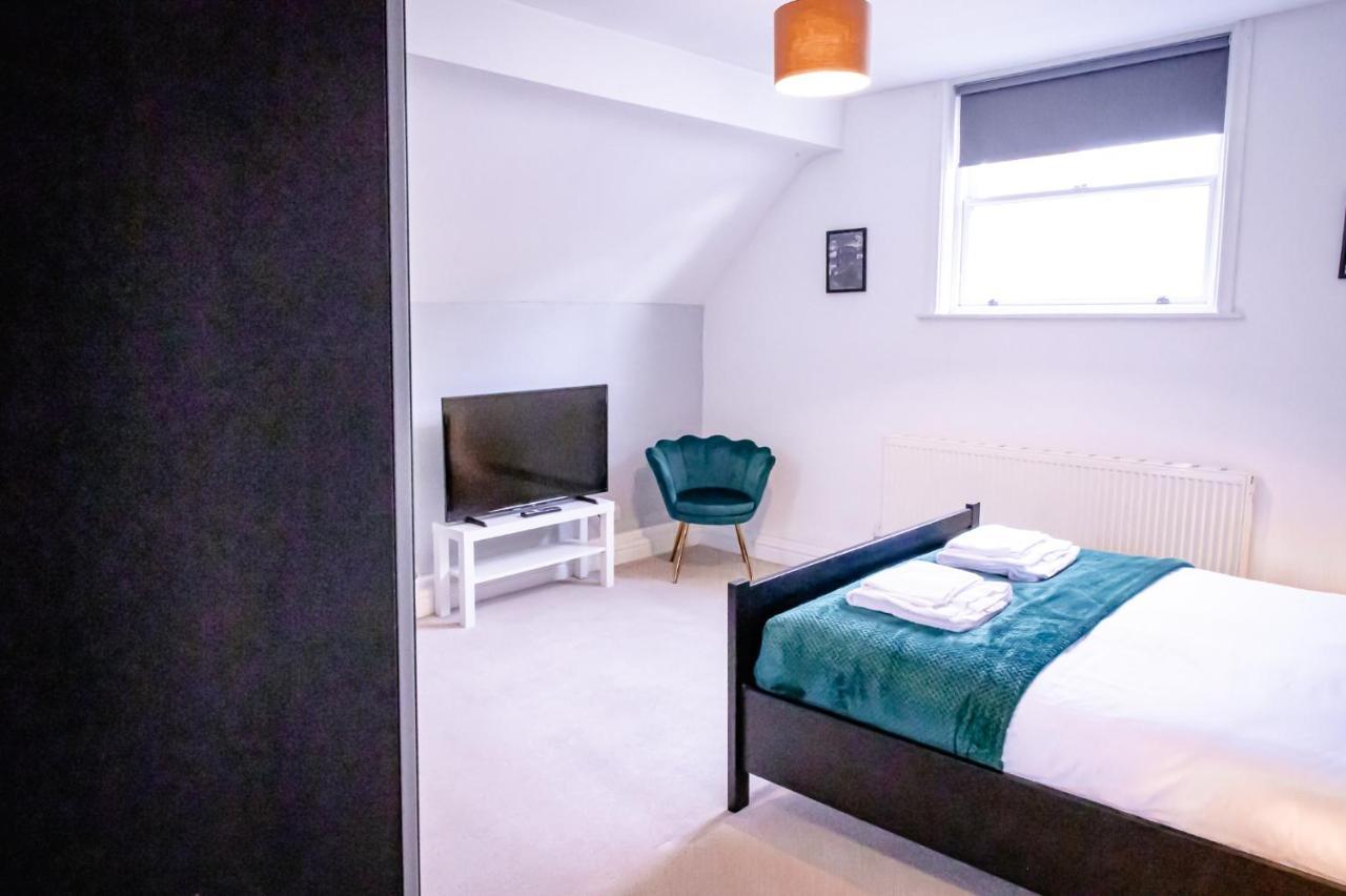 Lord Street - 2 Beautiful Apartments - Sleep Up To 14 Guests - By Rework Accommodation Chester Dış mekan fotoğraf