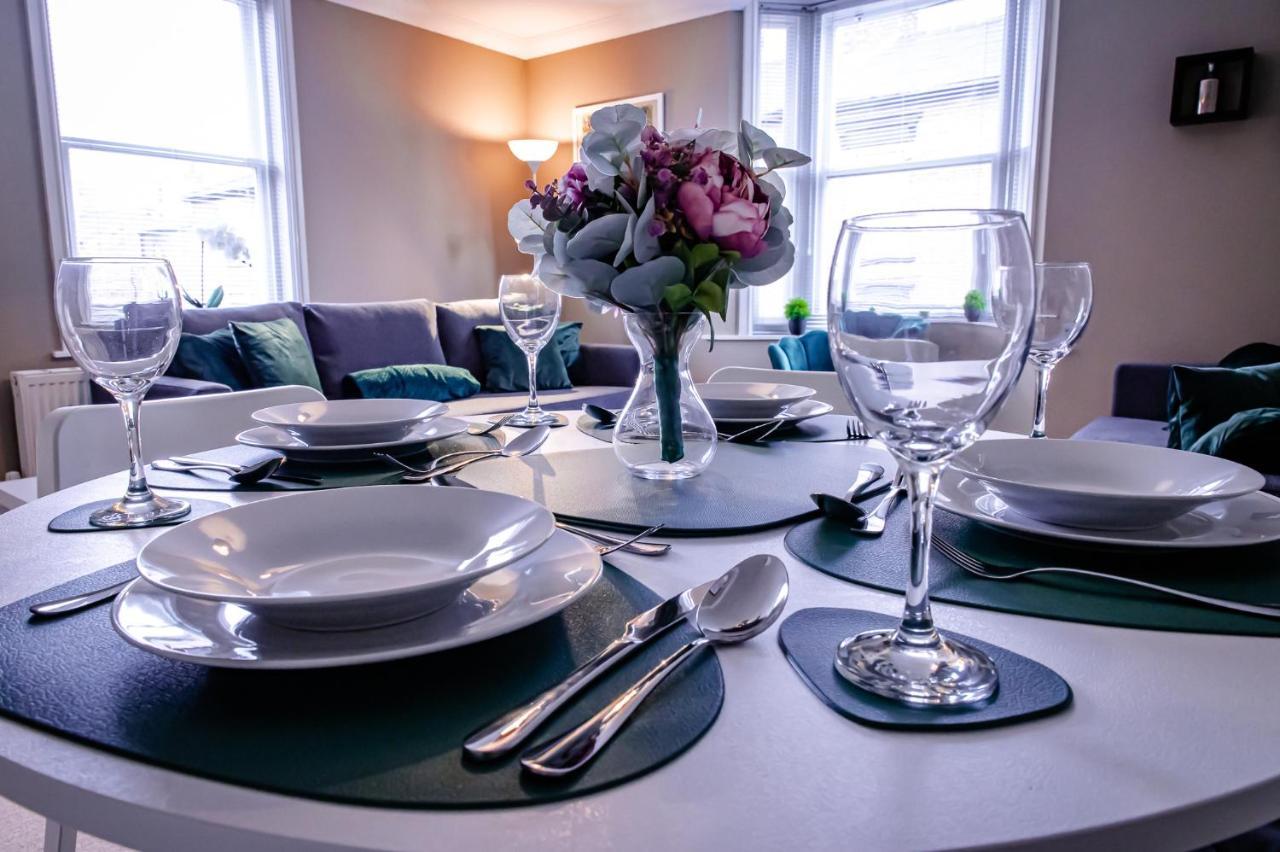 Lord Street - 2 Beautiful Apartments - Sleep Up To 14 Guests - By Rework Accommodation Chester Dış mekan fotoğraf