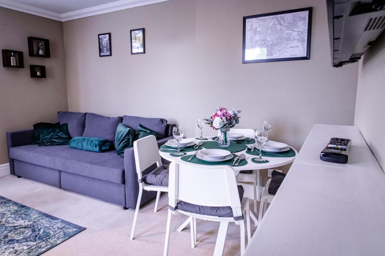 Lord Street - 2 Beautiful Apartments - Sleep Up To 14 Guests - By Rework Accommodation Chester Dış mekan fotoğraf