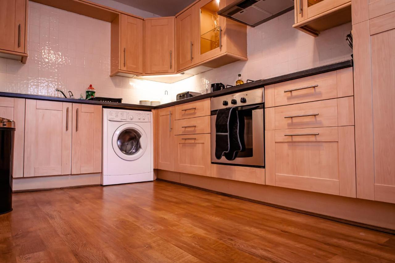 Lord Street - 2 Beautiful Apartments - Sleep Up To 14 Guests - By Rework Accommodation Chester Dış mekan fotoğraf