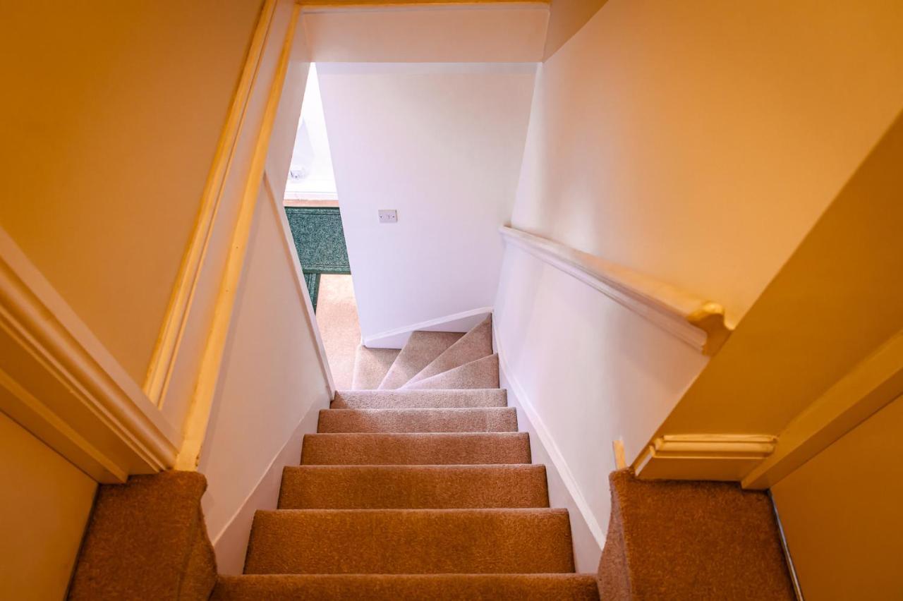 Lord Street - 2 Beautiful Apartments - Sleep Up To 14 Guests - By Rework Accommodation Chester Dış mekan fotoğraf