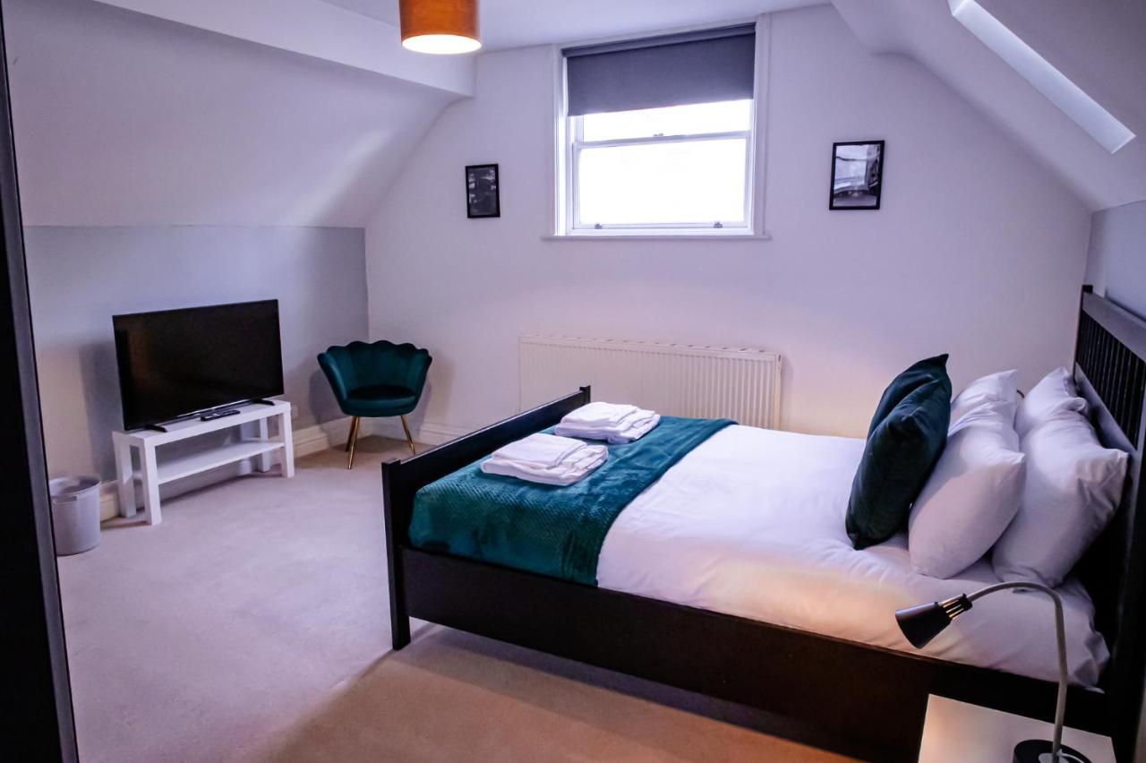 Lord Street - 2 Beautiful Apartments - Sleep Up To 14 Guests - By Rework Accommodation Chester Dış mekan fotoğraf