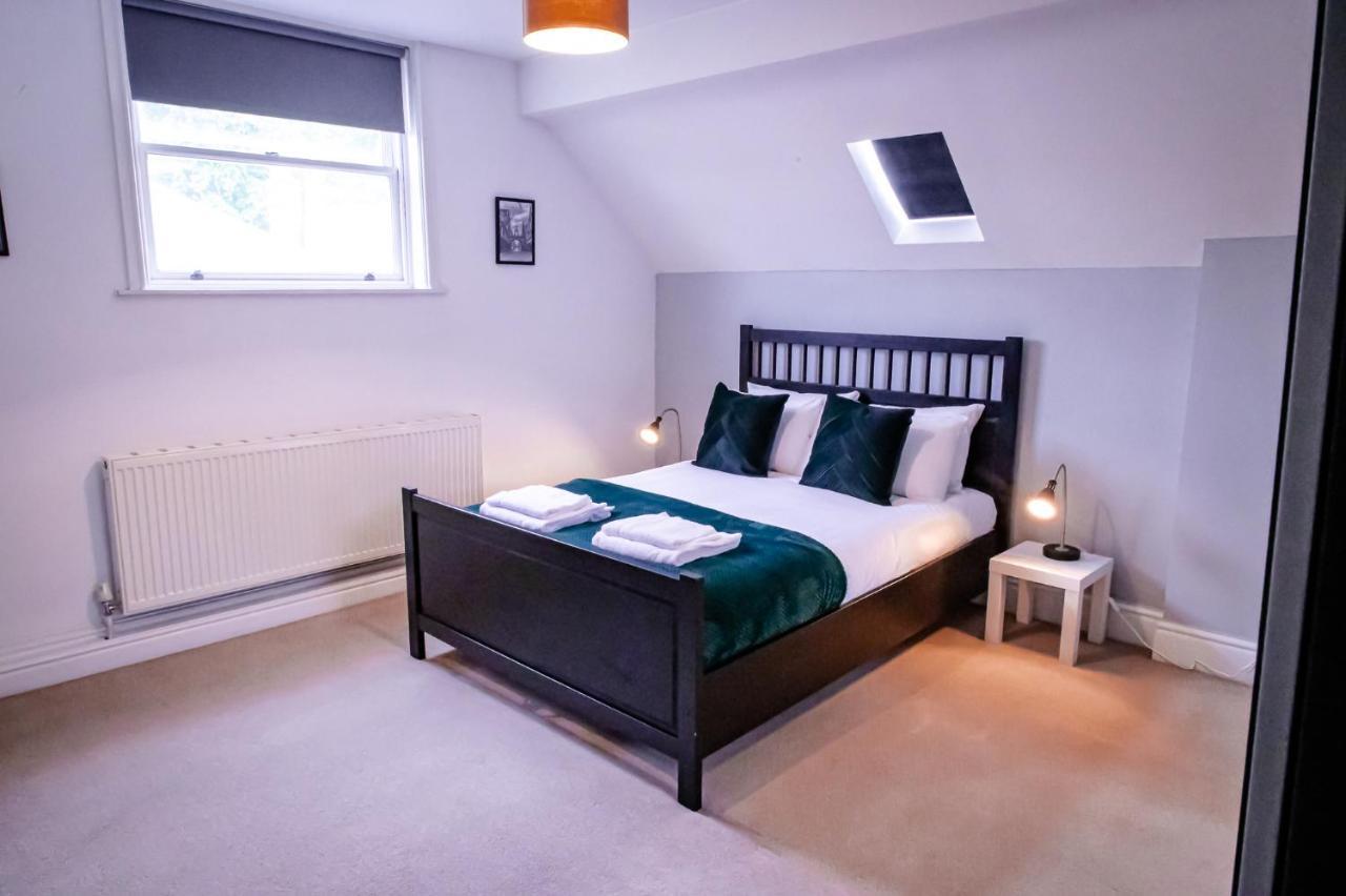 Lord Street - 2 Beautiful Apartments - Sleep Up To 14 Guests - By Rework Accommodation Chester Dış mekan fotoğraf