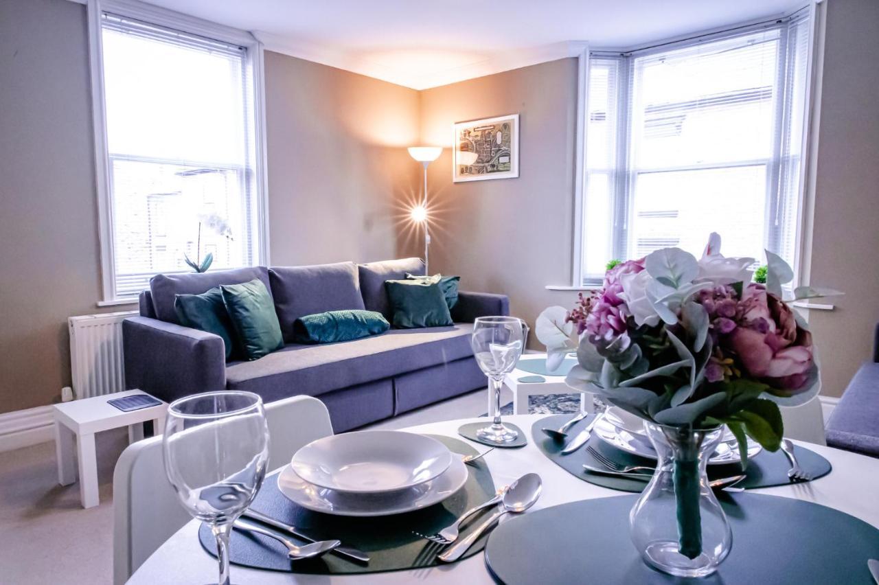Lord Street - 2 Beautiful Apartments - Sleep Up To 14 Guests - By Rework Accommodation Chester Dış mekan fotoğraf