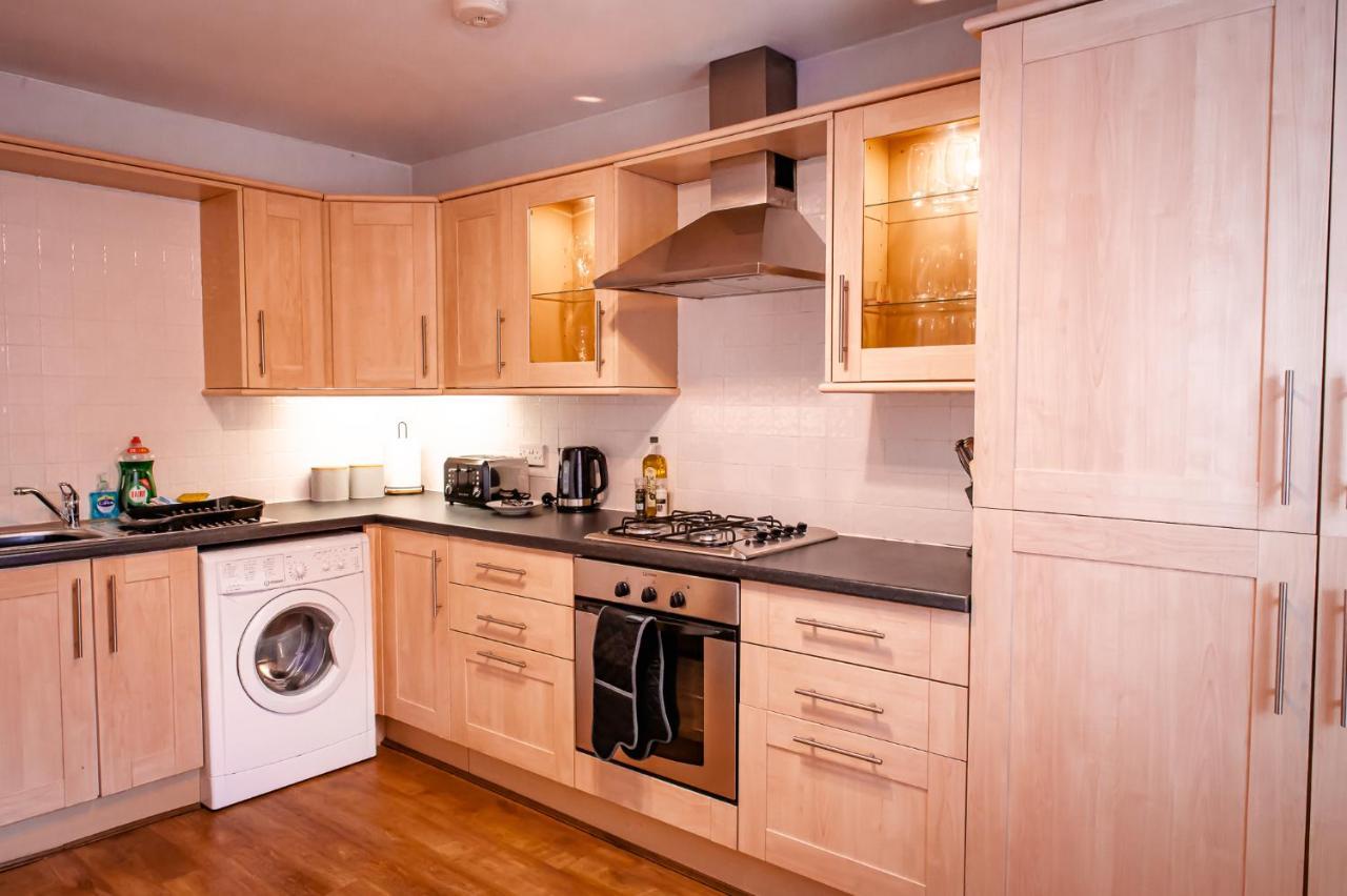 Lord Street - 2 Beautiful Apartments - Sleep Up To 14 Guests - By Rework Accommodation Chester Dış mekan fotoğraf