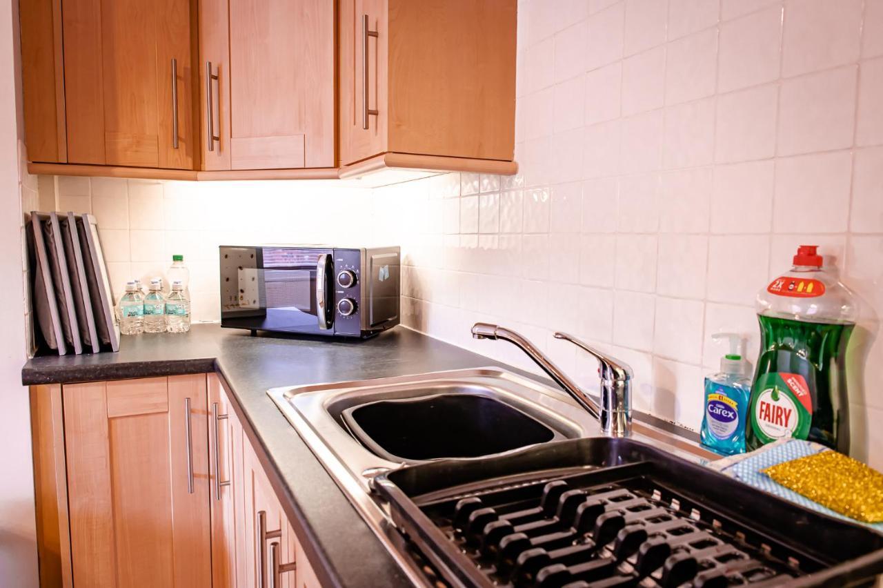 Lord Street - 2 Beautiful Apartments - Sleep Up To 14 Guests - By Rework Accommodation Chester Dış mekan fotoğraf