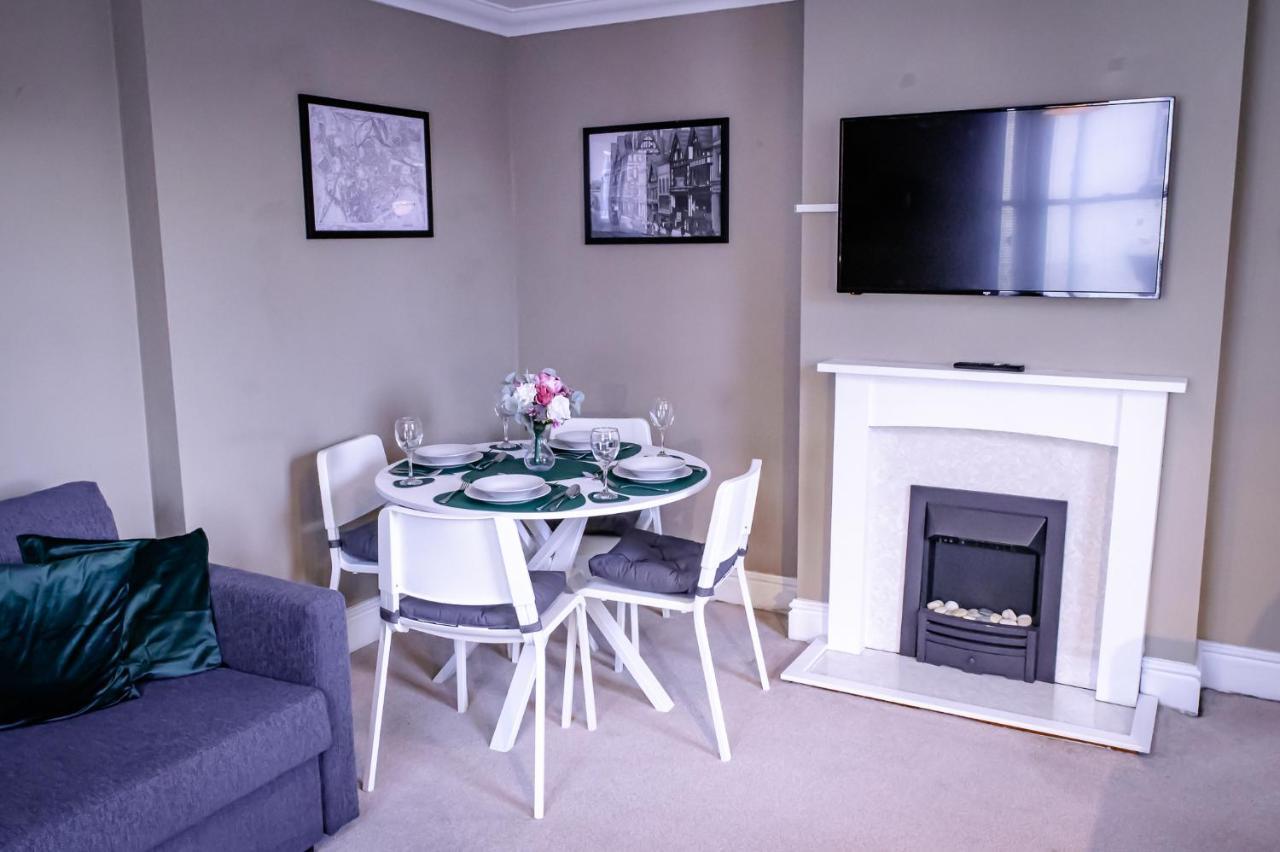 Lord Street - 2 Beautiful Apartments - Sleep Up To 14 Guests - By Rework Accommodation Chester Dış mekan fotoğraf