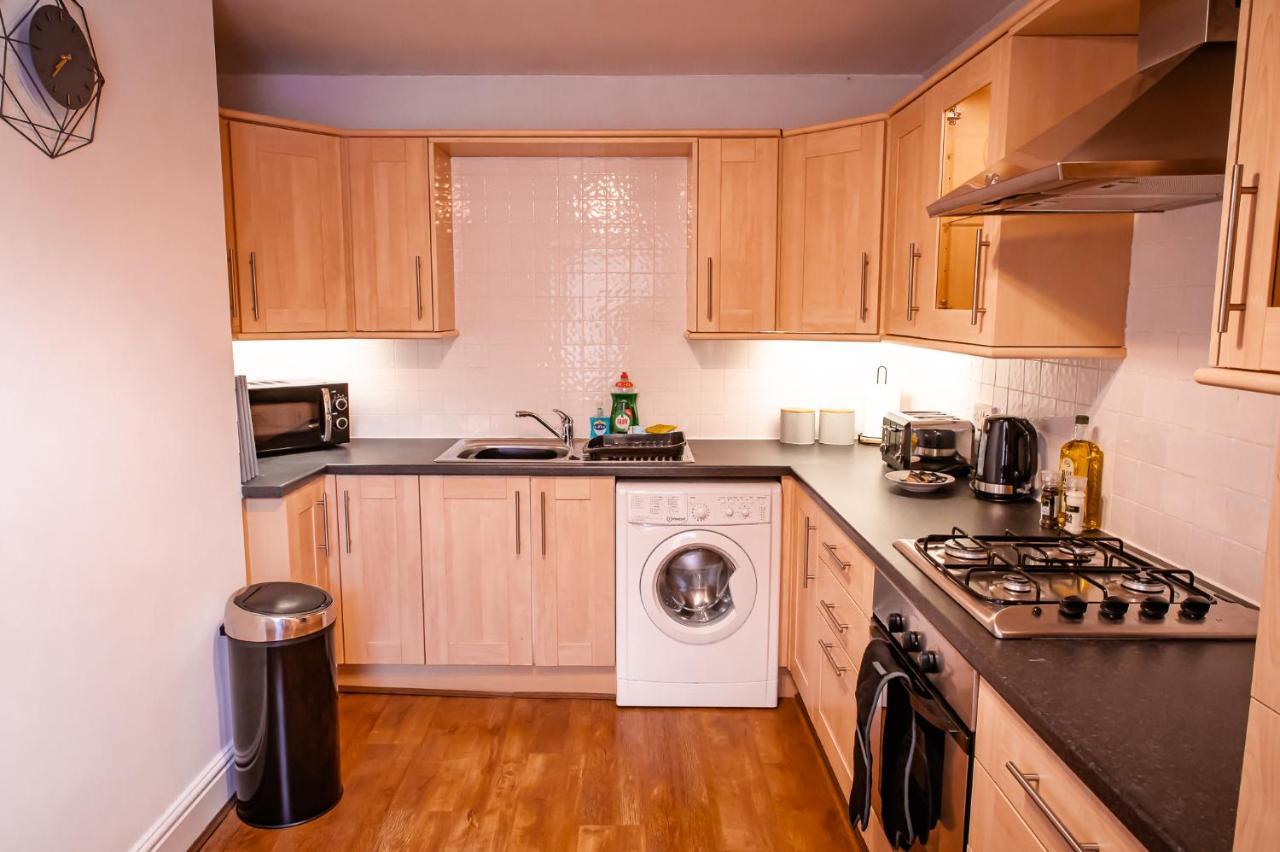 Lord Street - 2 Beautiful Apartments - Sleep Up To 14 Guests - By Rework Accommodation Chester Dış mekan fotoğraf