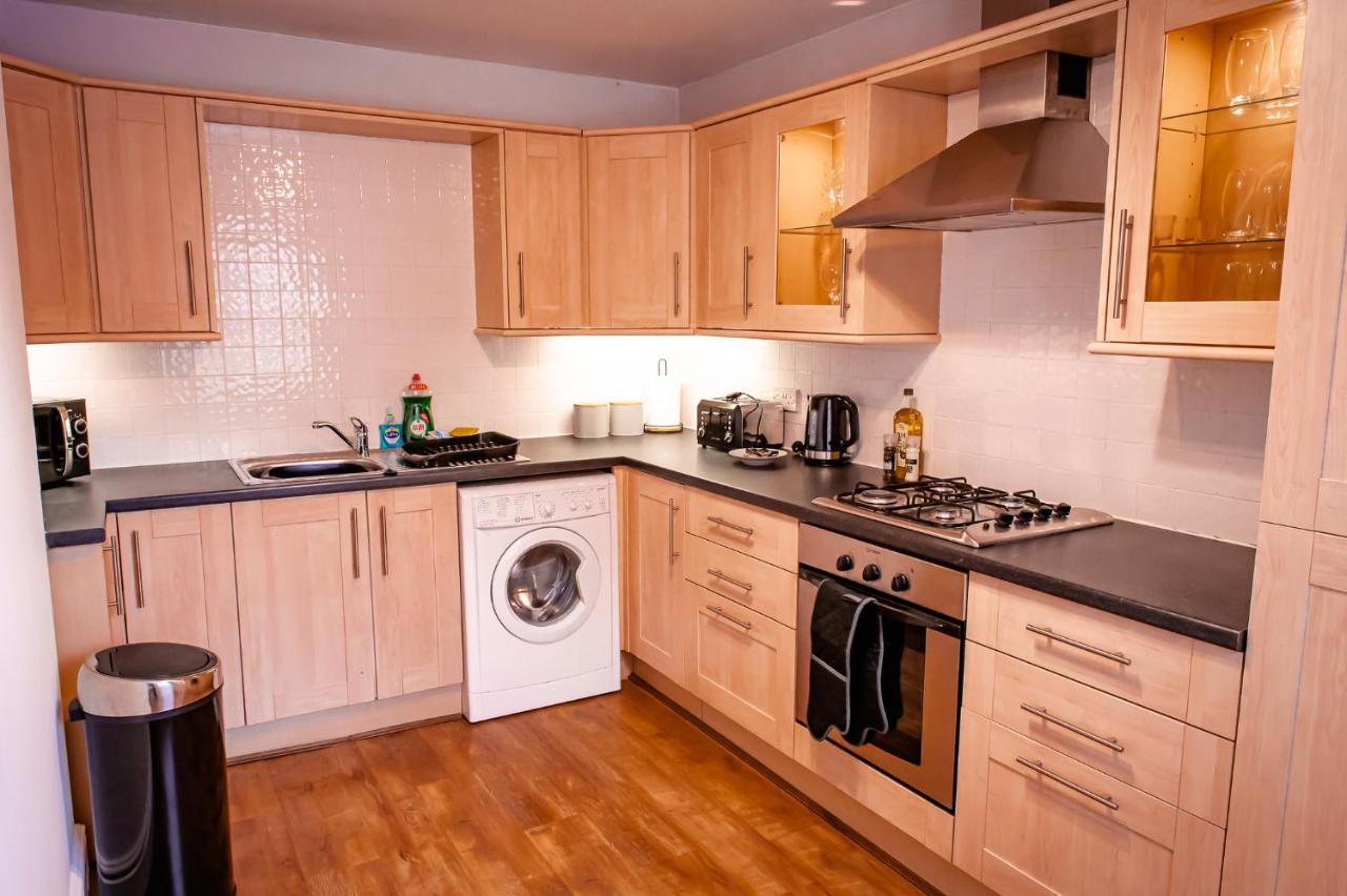 Lord Street - 2 Beautiful Apartments - Sleep Up To 14 Guests - By Rework Accommodation Chester Dış mekan fotoğraf
