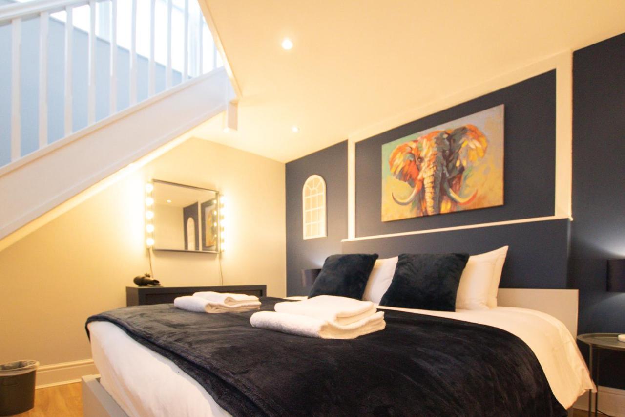 Lord Street - 2 Beautiful Apartments - Sleep Up To 14 Guests - By Rework Accommodation Chester Dış mekan fotoğraf