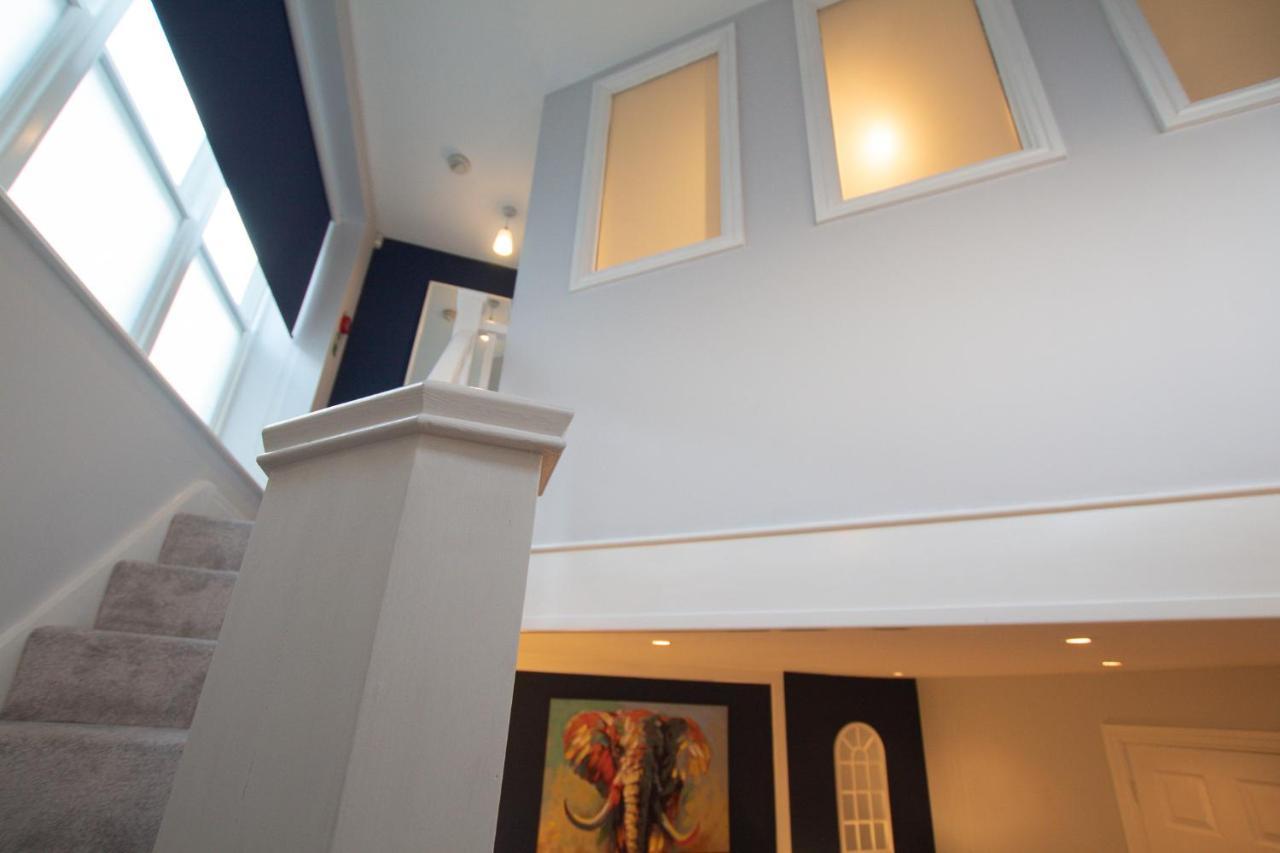 Lord Street - 2 Beautiful Apartments - Sleep Up To 14 Guests - By Rework Accommodation Chester Dış mekan fotoğraf