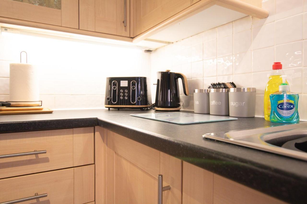 Lord Street - 2 Beautiful Apartments - Sleep Up To 14 Guests - By Rework Accommodation Chester Dış mekan fotoğraf