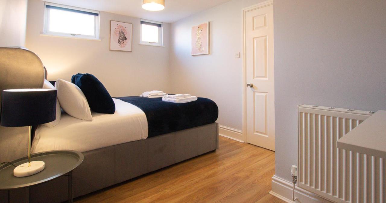Lord Street - 2 Beautiful Apartments - Sleep Up To 14 Guests - By Rework Accommodation Chester Dış mekan fotoğraf