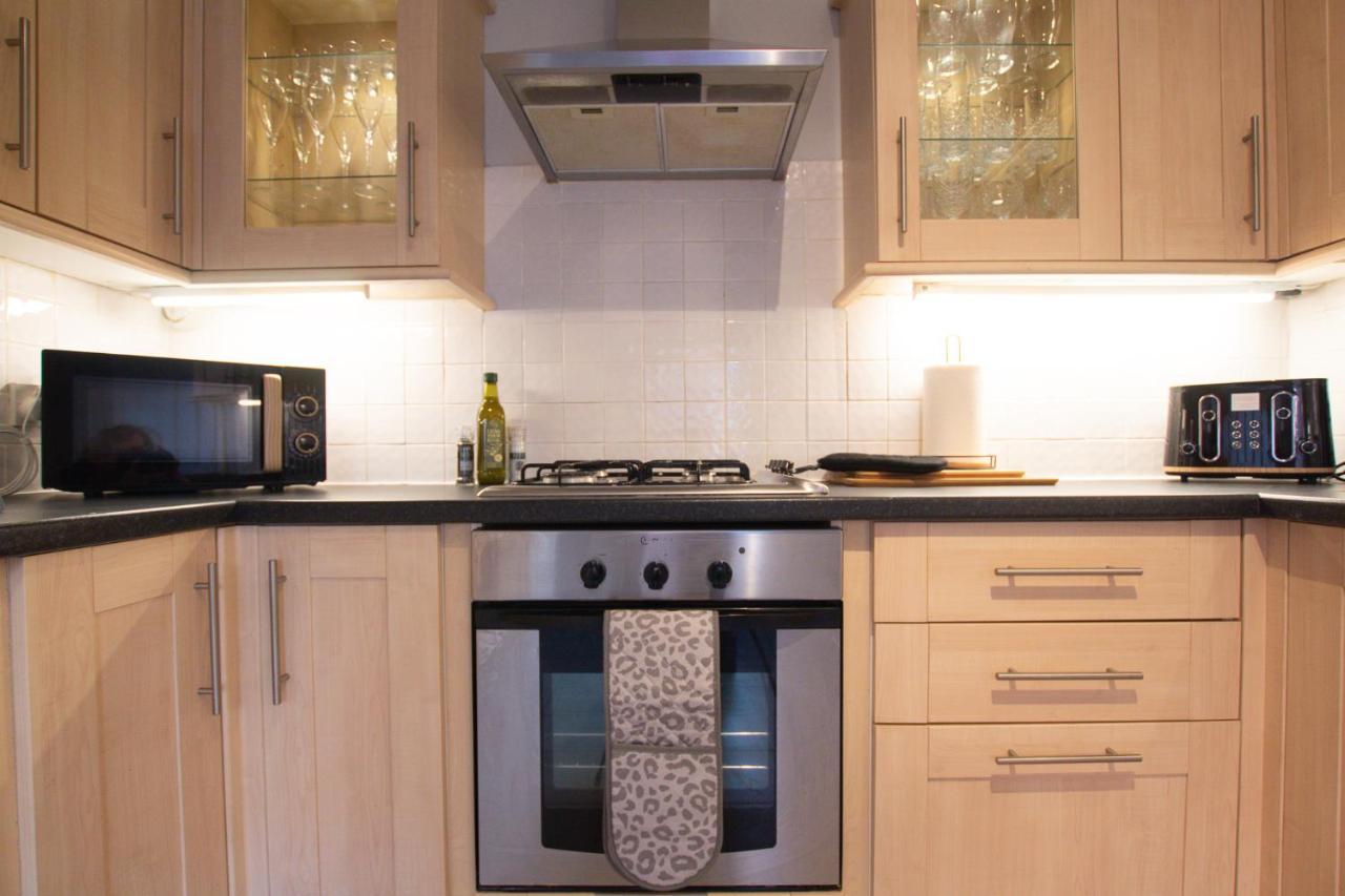 Lord Street - 2 Beautiful Apartments - Sleep Up To 14 Guests - By Rework Accommodation Chester Dış mekan fotoğraf