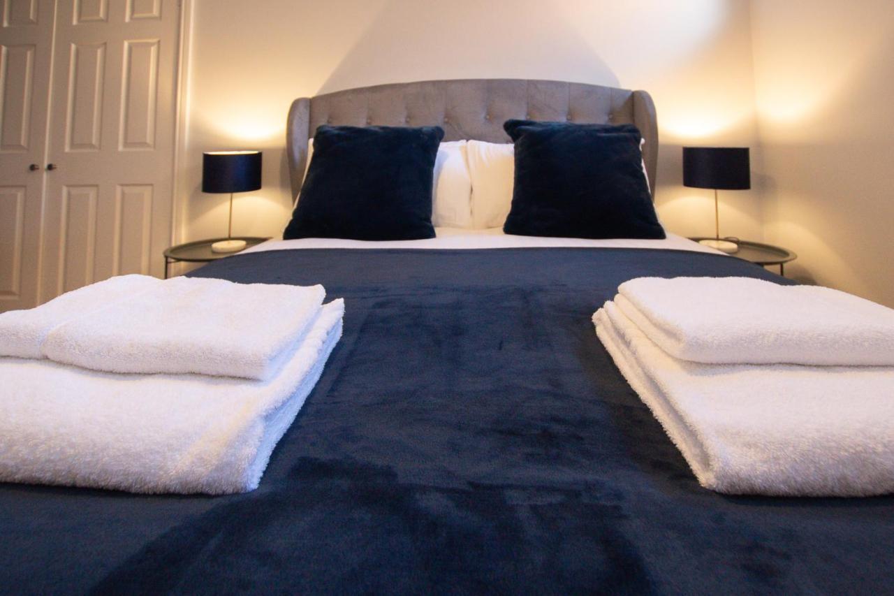 Lord Street - 2 Beautiful Apartments - Sleep Up To 14 Guests - By Rework Accommodation Chester Dış mekan fotoğraf