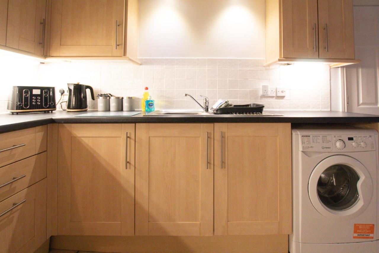 Lord Street - 2 Beautiful Apartments - Sleep Up To 14 Guests - By Rework Accommodation Chester Dış mekan fotoğraf