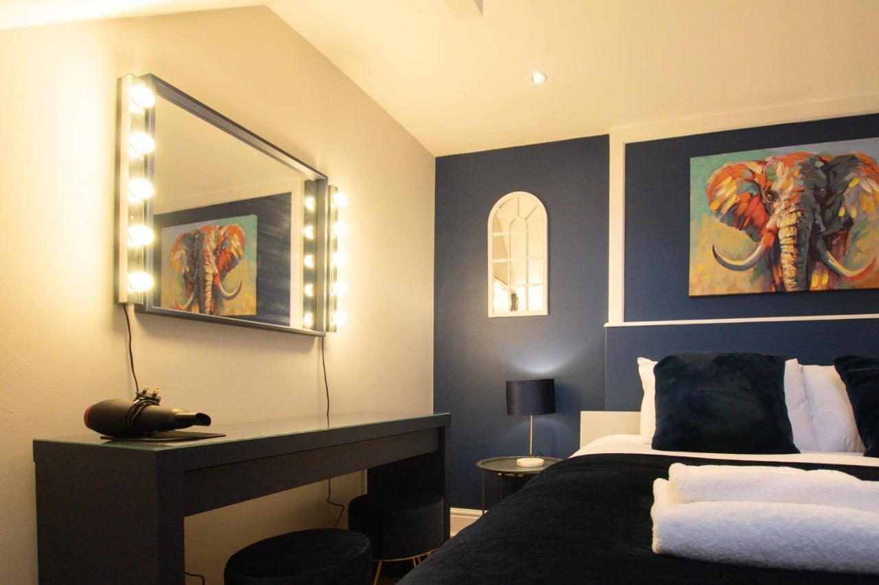 Lord Street - 2 Beautiful Apartments - Sleep Up To 14 Guests - By Rework Accommodation Chester Dış mekan fotoğraf