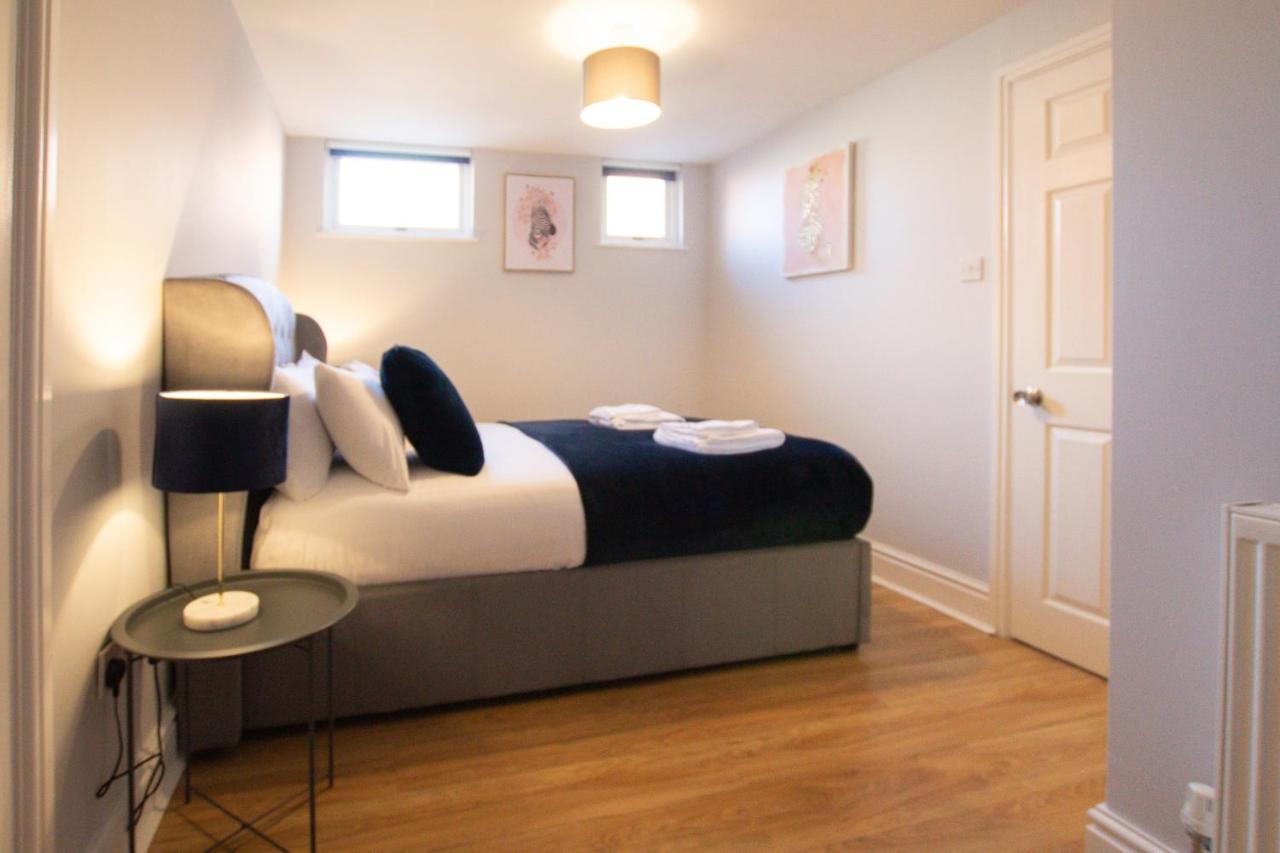 Lord Street - 2 Beautiful Apartments - Sleep Up To 14 Guests - By Rework Accommodation Chester Dış mekan fotoğraf