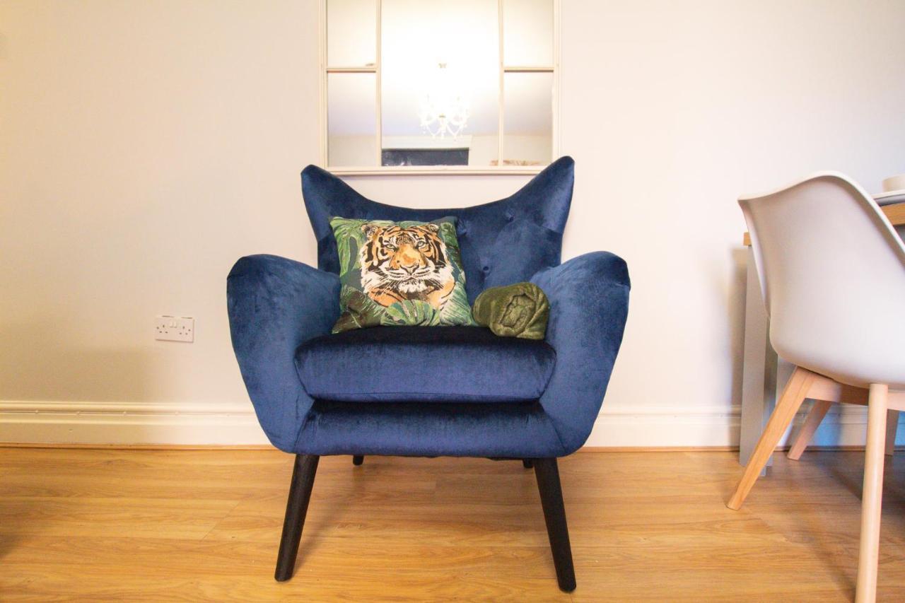 Lord Street - 2 Beautiful Apartments - Sleep Up To 14 Guests - By Rework Accommodation Chester Dış mekan fotoğraf