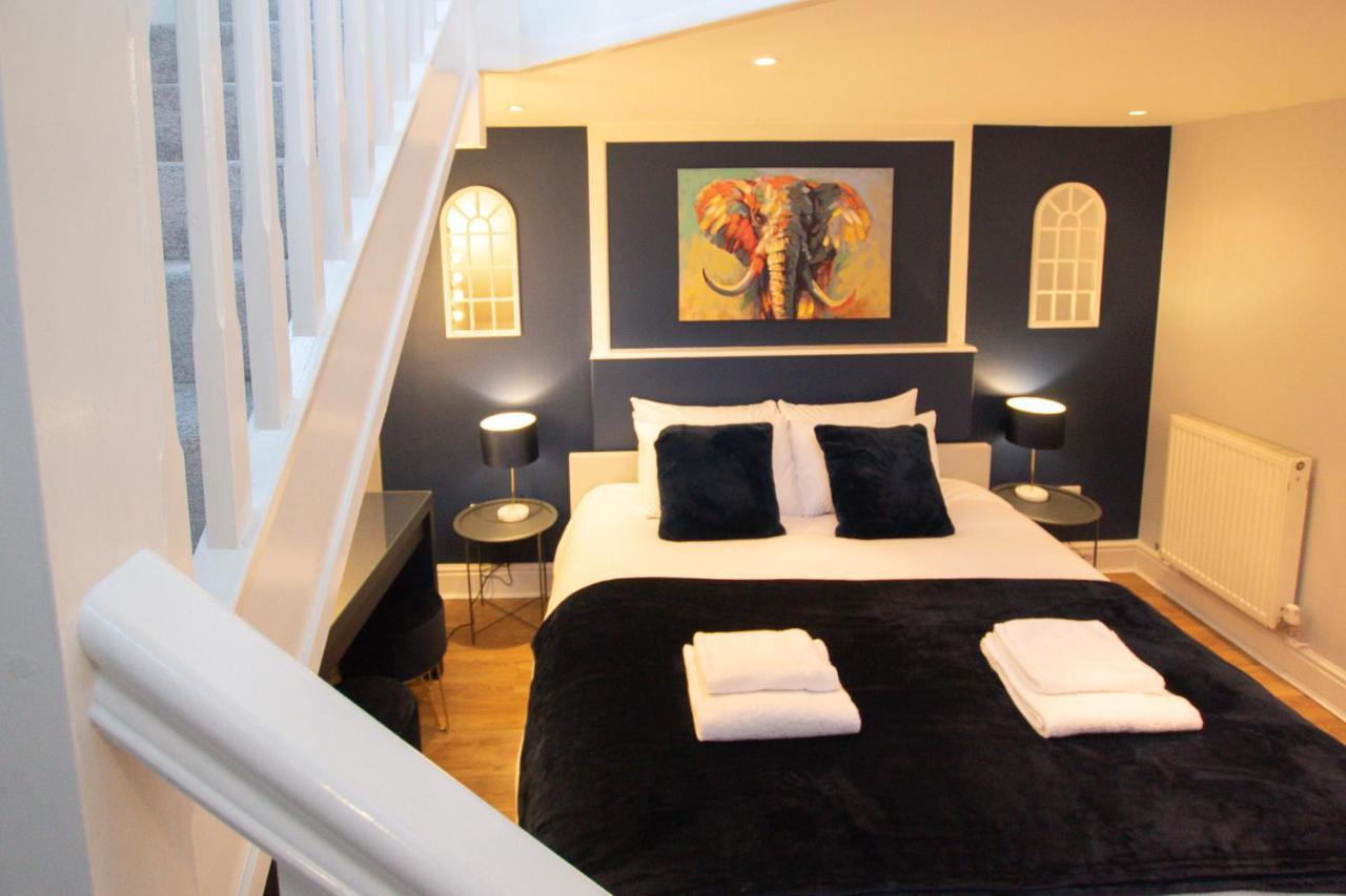 Lord Street - 2 Beautiful Apartments - Sleep Up To 14 Guests - By Rework Accommodation Chester Dış mekan fotoğraf
