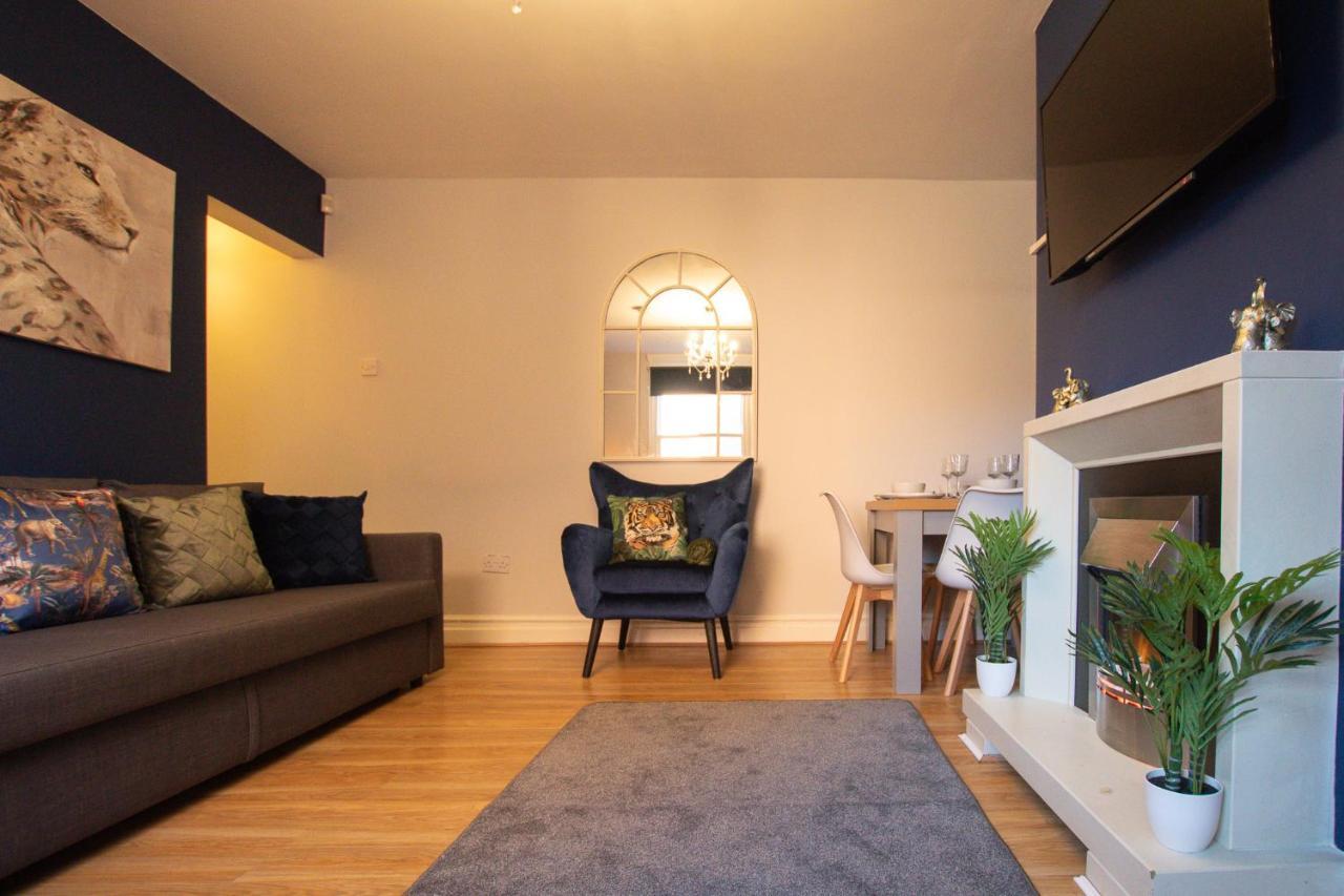 Lord Street - 2 Beautiful Apartments - Sleep Up To 14 Guests - By Rework Accommodation Chester Dış mekan fotoğraf