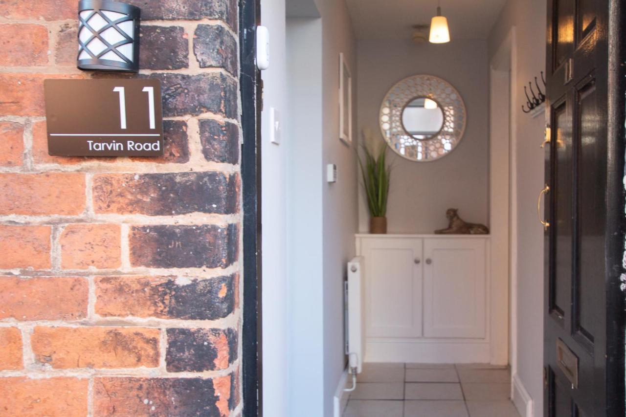 Lord Street - 2 Beautiful Apartments - Sleep Up To 14 Guests - By Rework Accommodation Chester Dış mekan fotoğraf