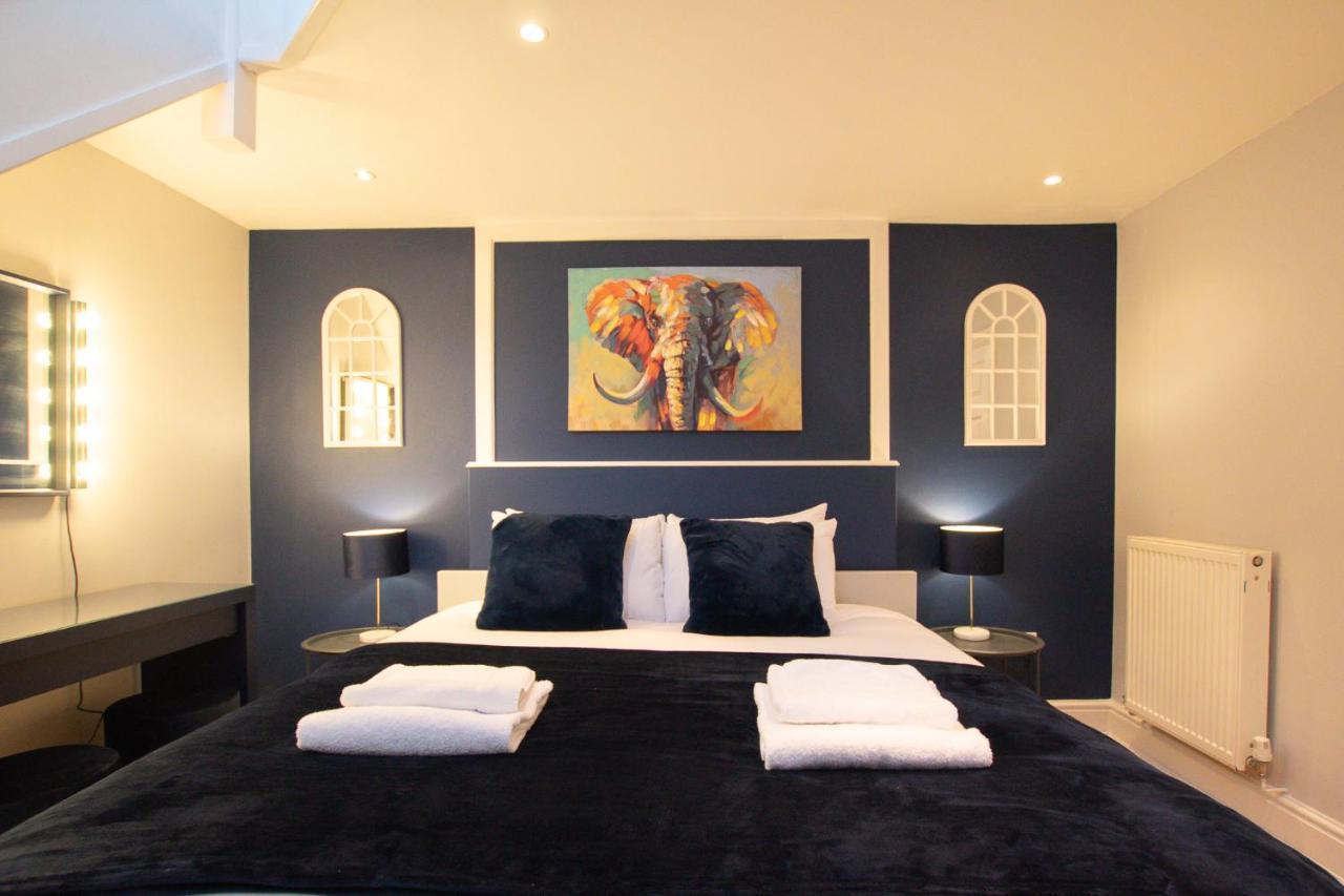 Lord Street - 2 Beautiful Apartments - Sleep Up To 14 Guests - By Rework Accommodation Chester Dış mekan fotoğraf