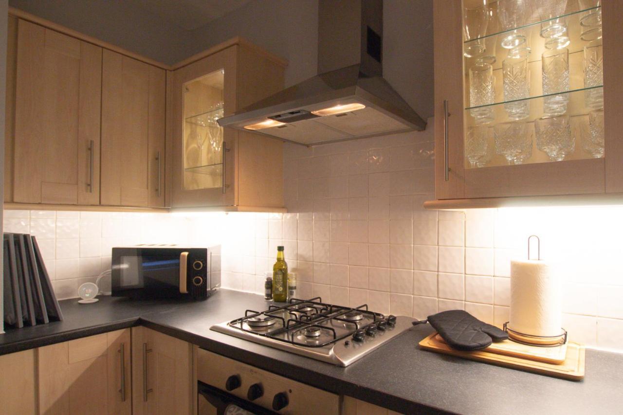 Lord Street - 2 Beautiful Apartments - Sleep Up To 14 Guests - By Rework Accommodation Chester Dış mekan fotoğraf