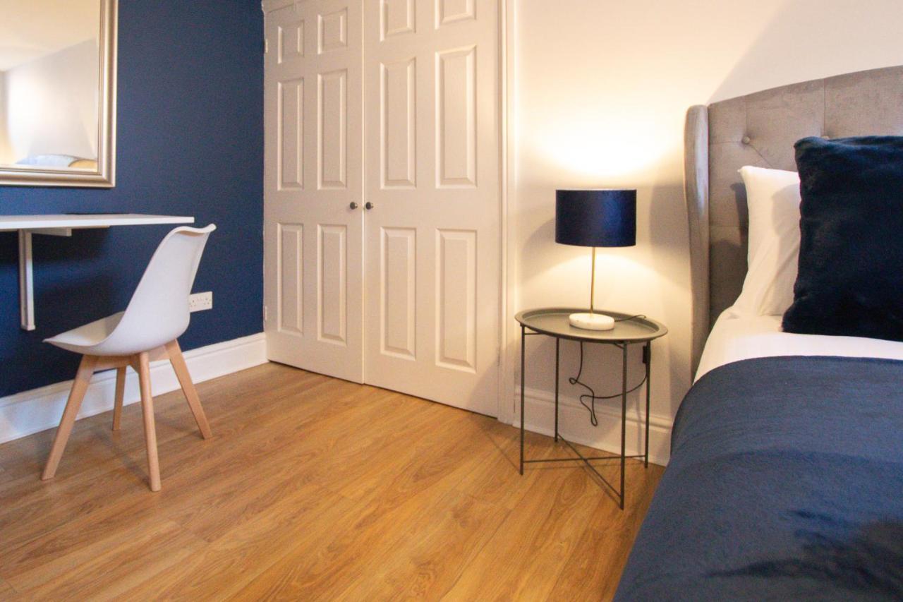 Lord Street - 2 Beautiful Apartments - Sleep Up To 14 Guests - By Rework Accommodation Chester Dış mekan fotoğraf